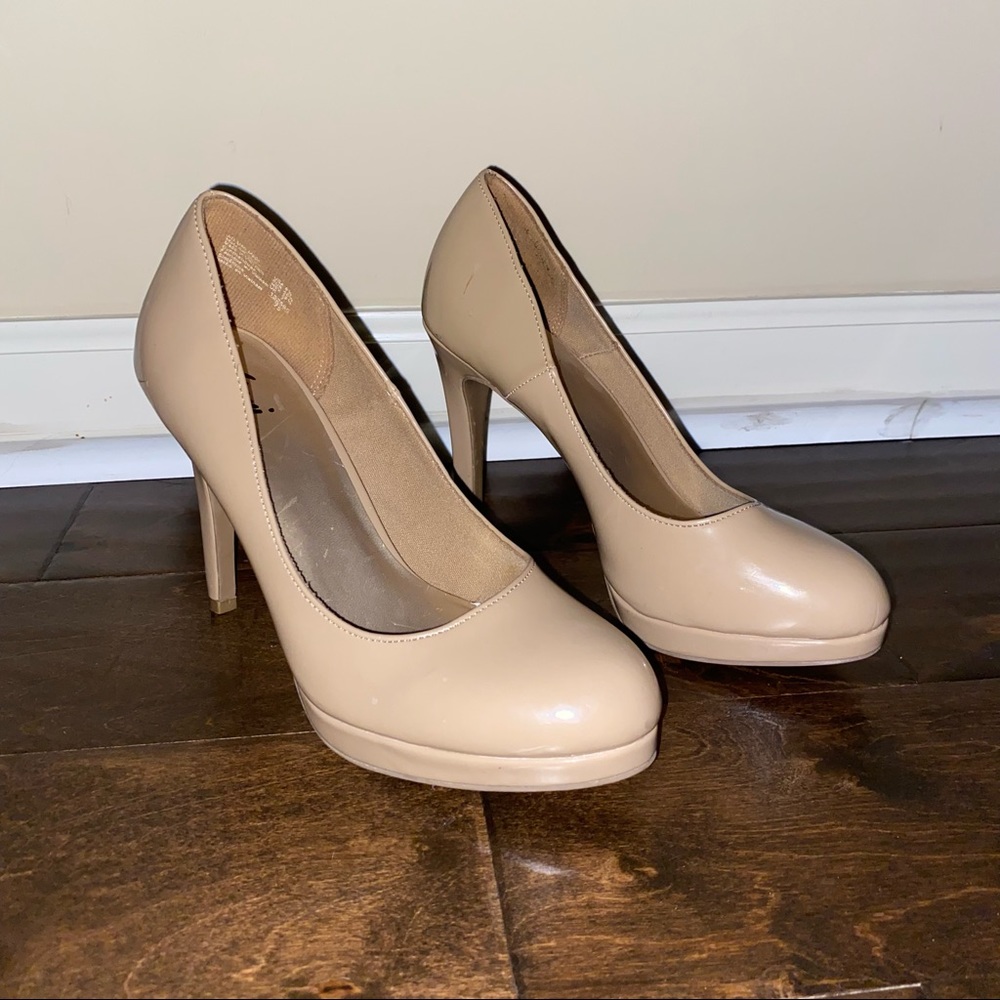 Fioni nude heels